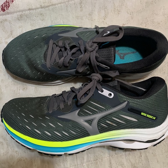 Women’s Mizuno wave rider 24 sneakers size 8. Really nice gray and white. - Picture 2 of 5